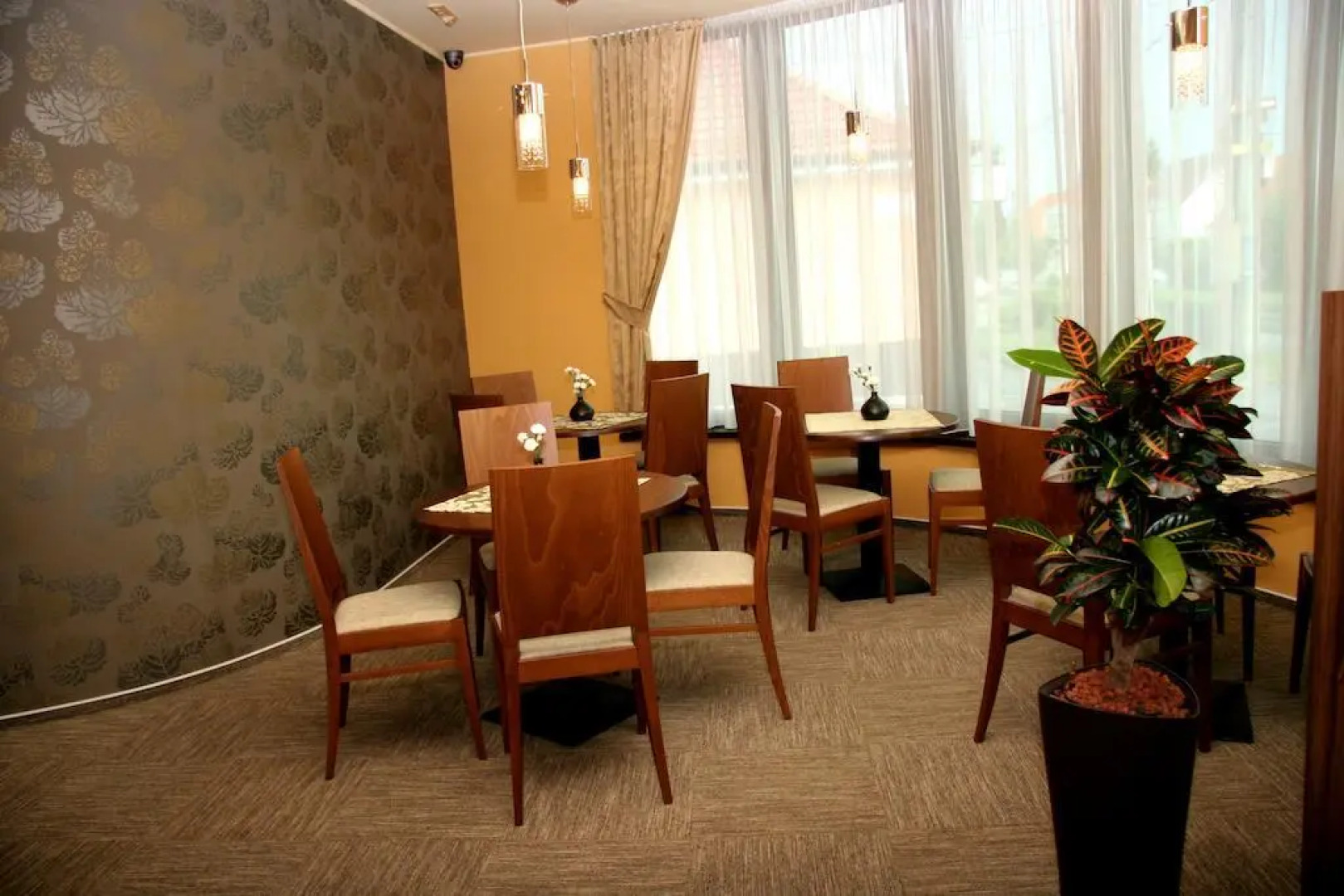 Fine Restaurant & Apartments