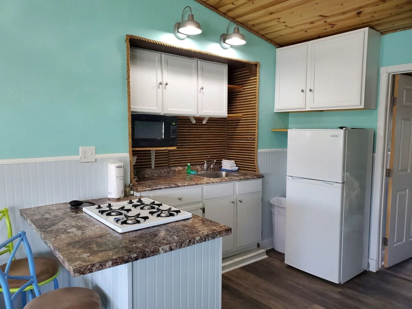 Nautical That One Apartment Near City Attractions by Redawning