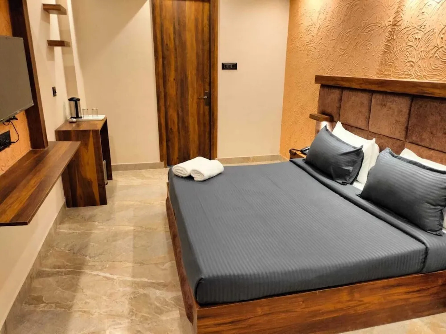 Sky High By T&M Hotels