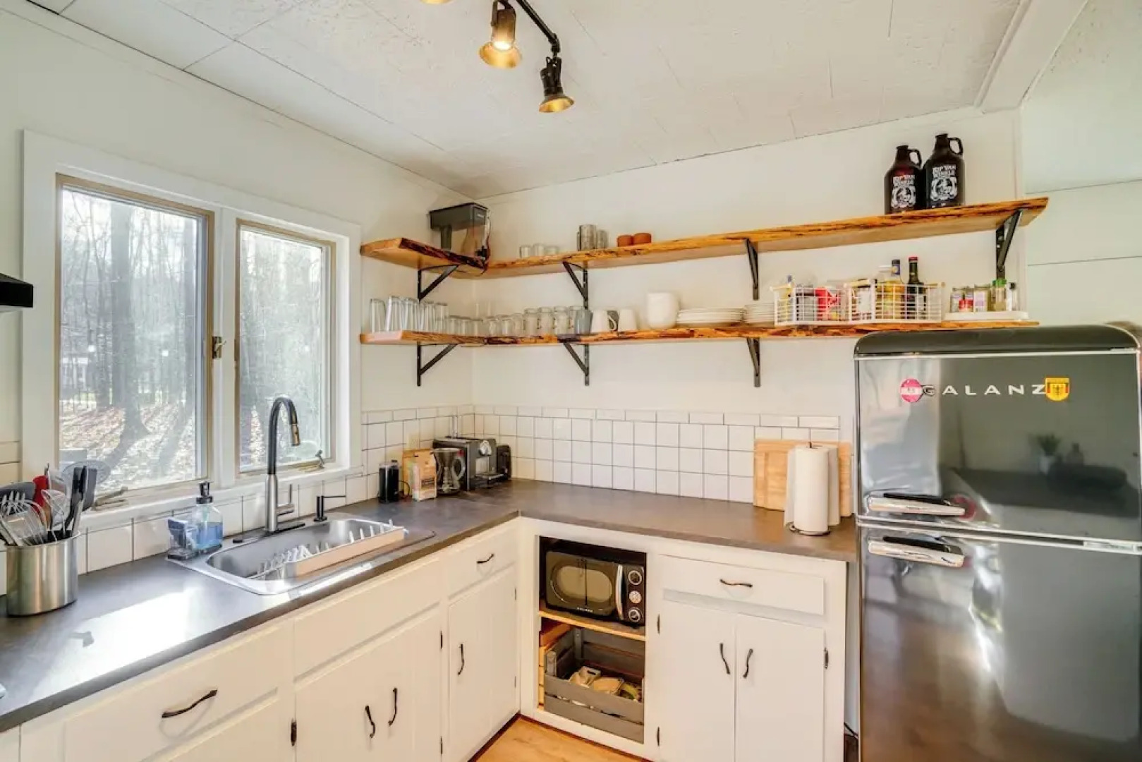 Mtn Views + On-site Hiking Trails: Catskills Cabin