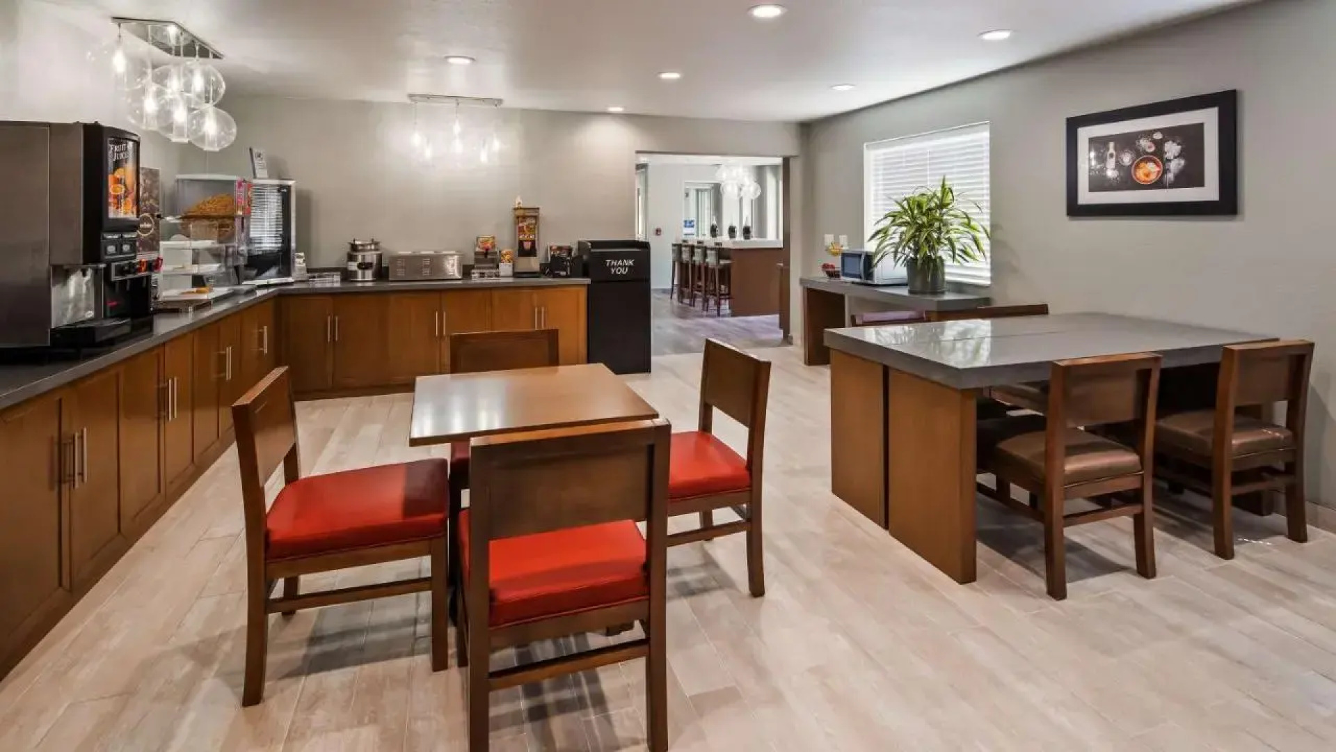 Magnuson Hotel and Suites Lansing