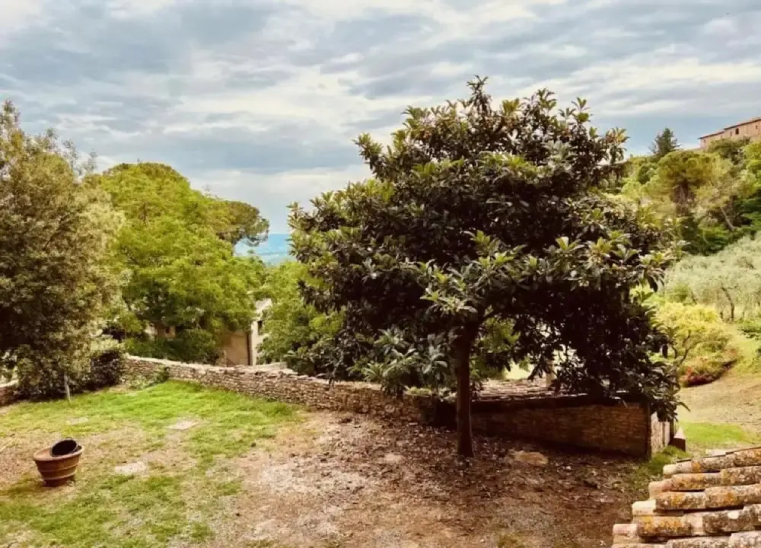 Tranquil Lakeside Stay for 4 Guests