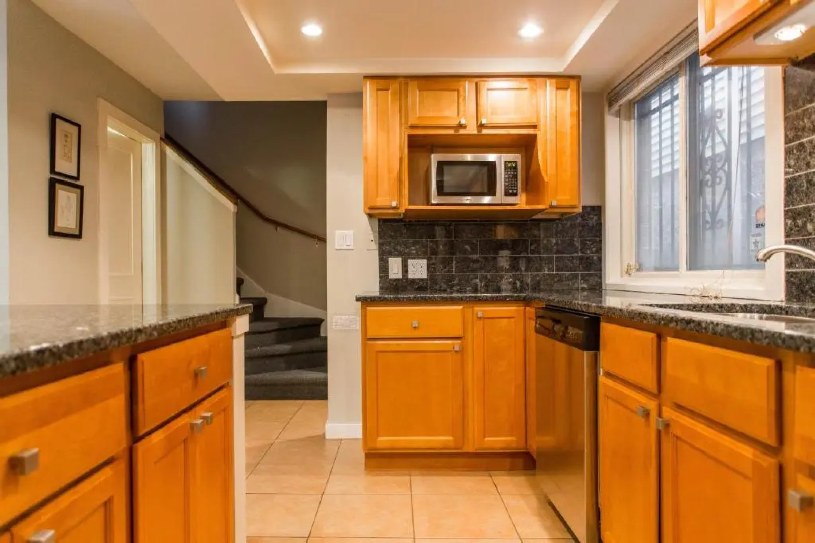 Old Town-Gold Coast Amazing 3 br Home/ Free Parking/ Breakfast/ Backyard/ Walk Everywhere/ Pets OK