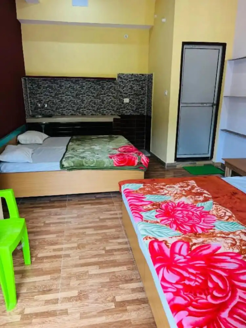 Goroomgo Girish Alay Homestay Uttarakhand