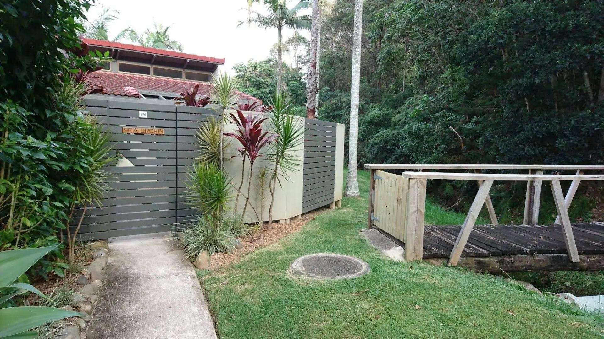 Sea Urchin Apartment