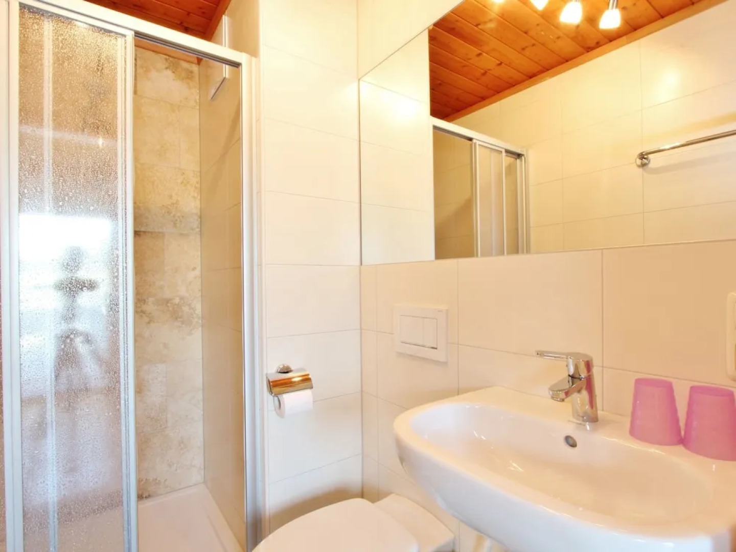 Spacious Apartment in Neukirchen am Großvenediger With Pool