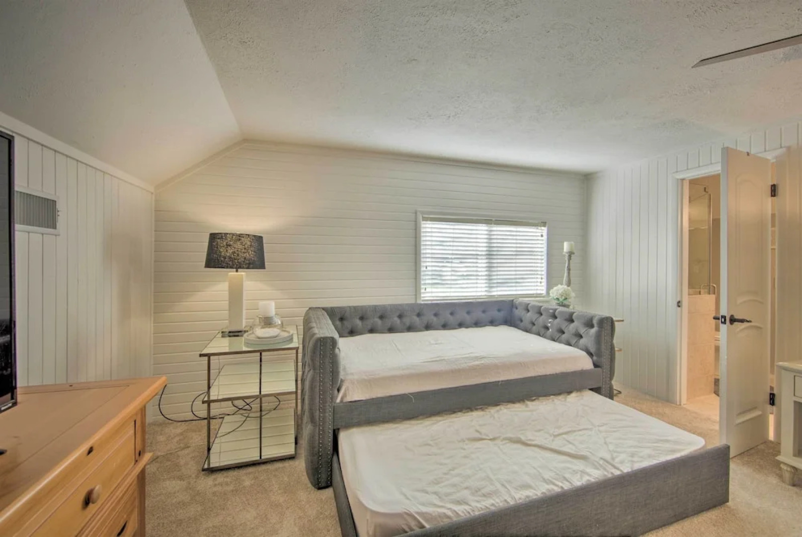 Stunning Lakefront Home: Hot Tub & Game Room!