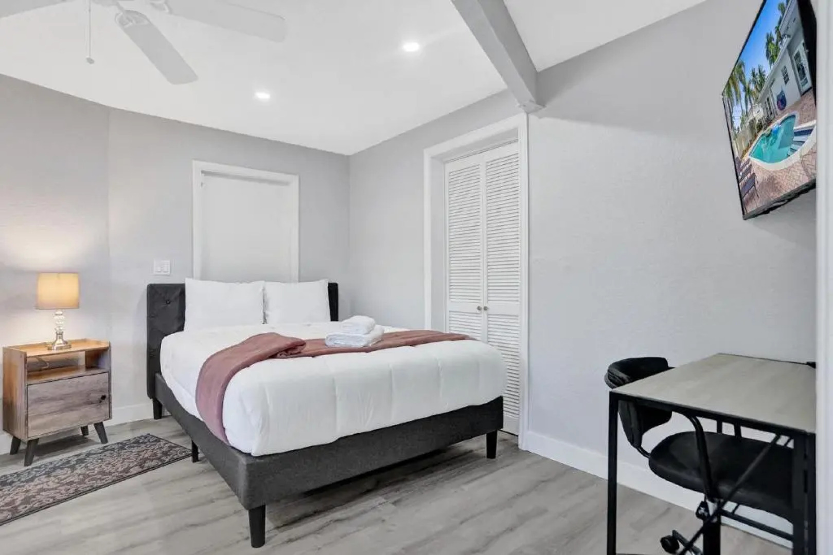 Modern 4bdr Home With Pool By The Beach