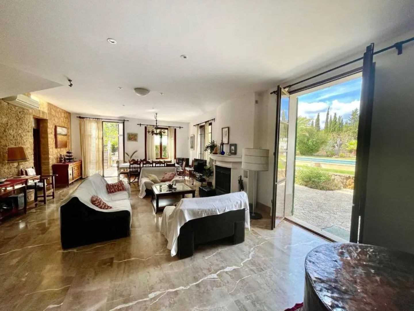 Son Jordi nou, beautiful villa near Alaro big swimming pool, BBQ mountain views 12people