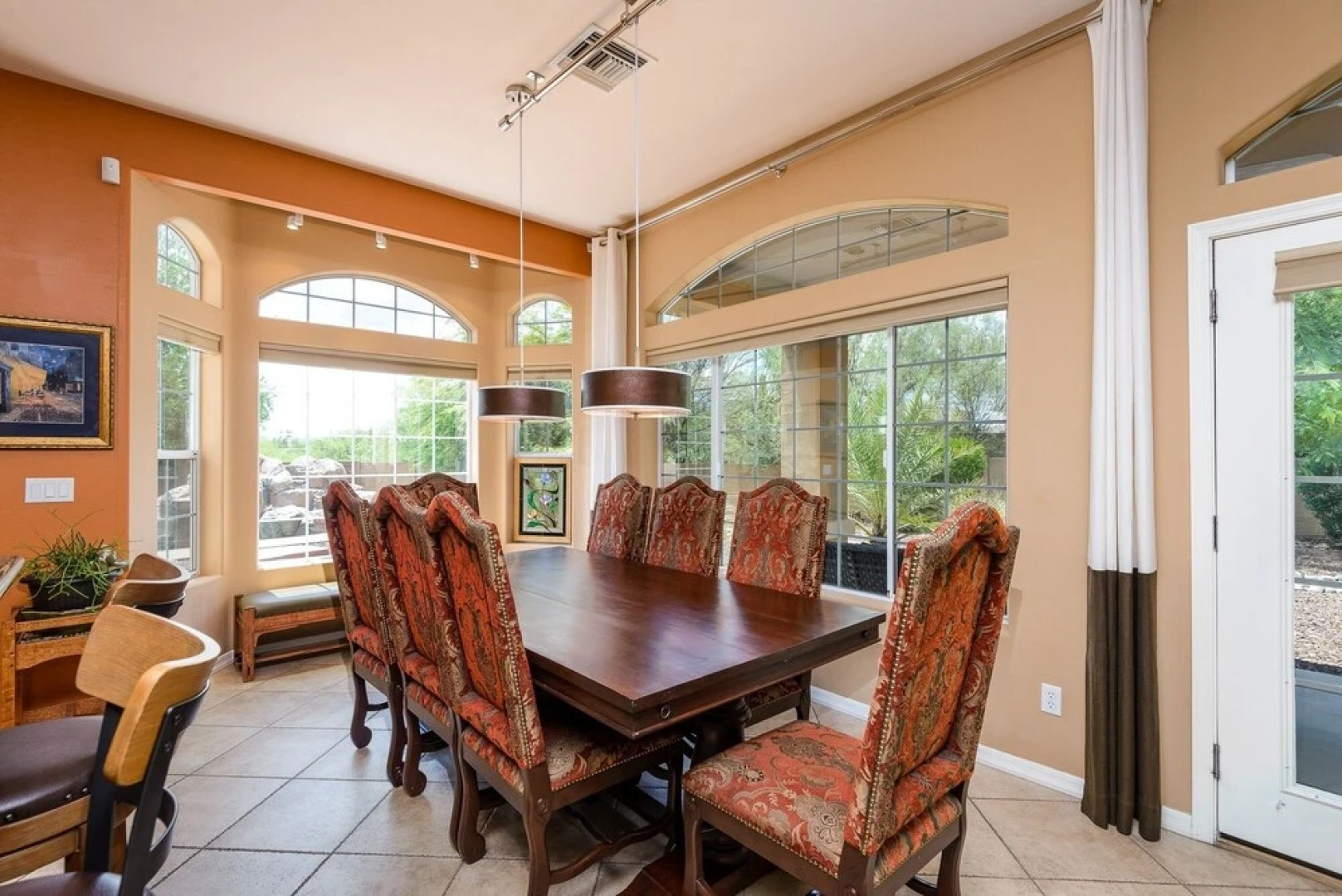 Casa Dynamite 4 Bedroom Home by RedAwning