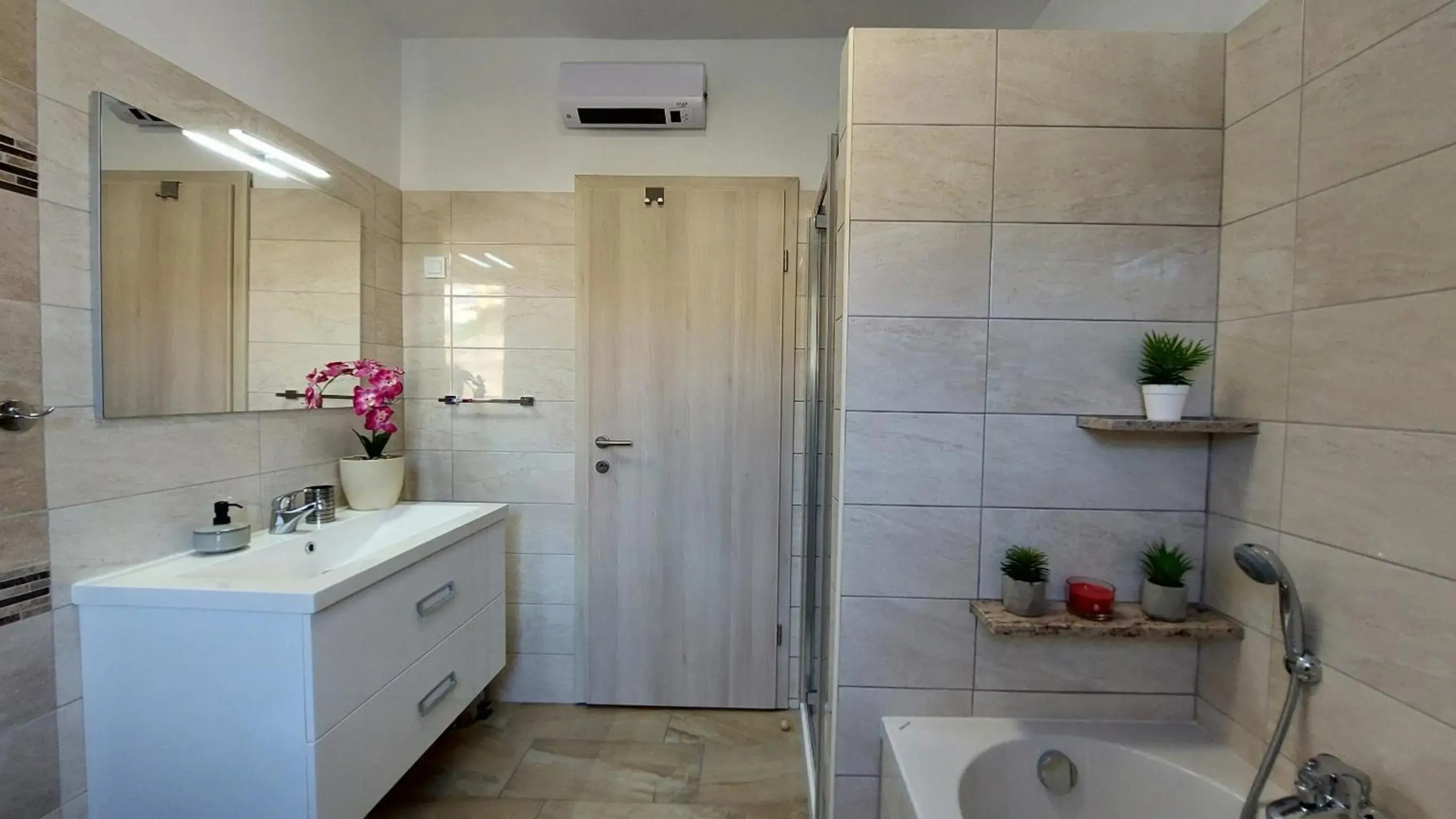 Villa Amoena with pool and sauna near Novigrad