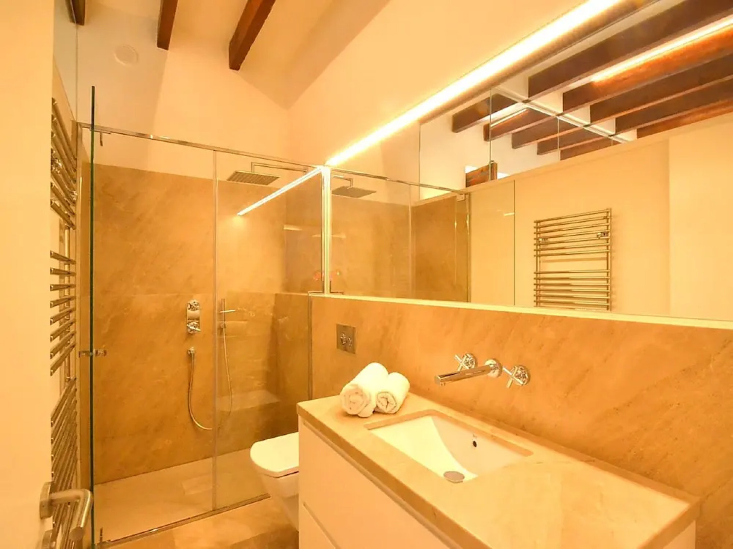 Top Quality Modern Town House in Petra With Private Pool