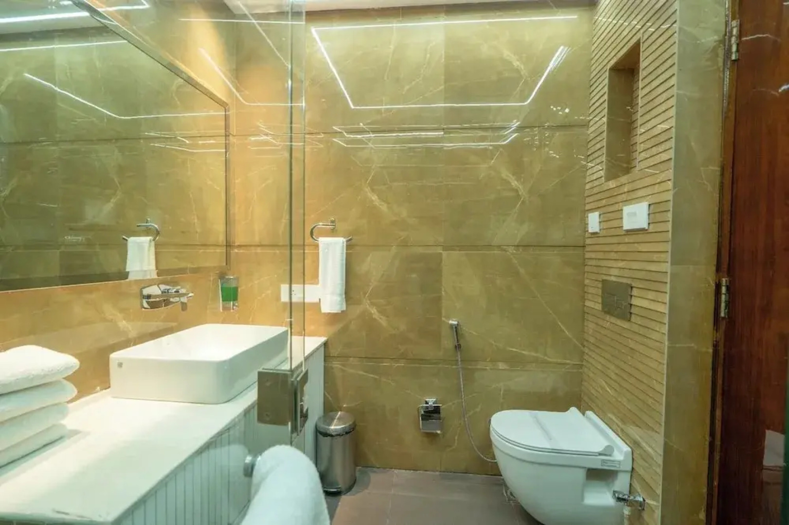 Gajraula Sukhdev Dhaba & Resort