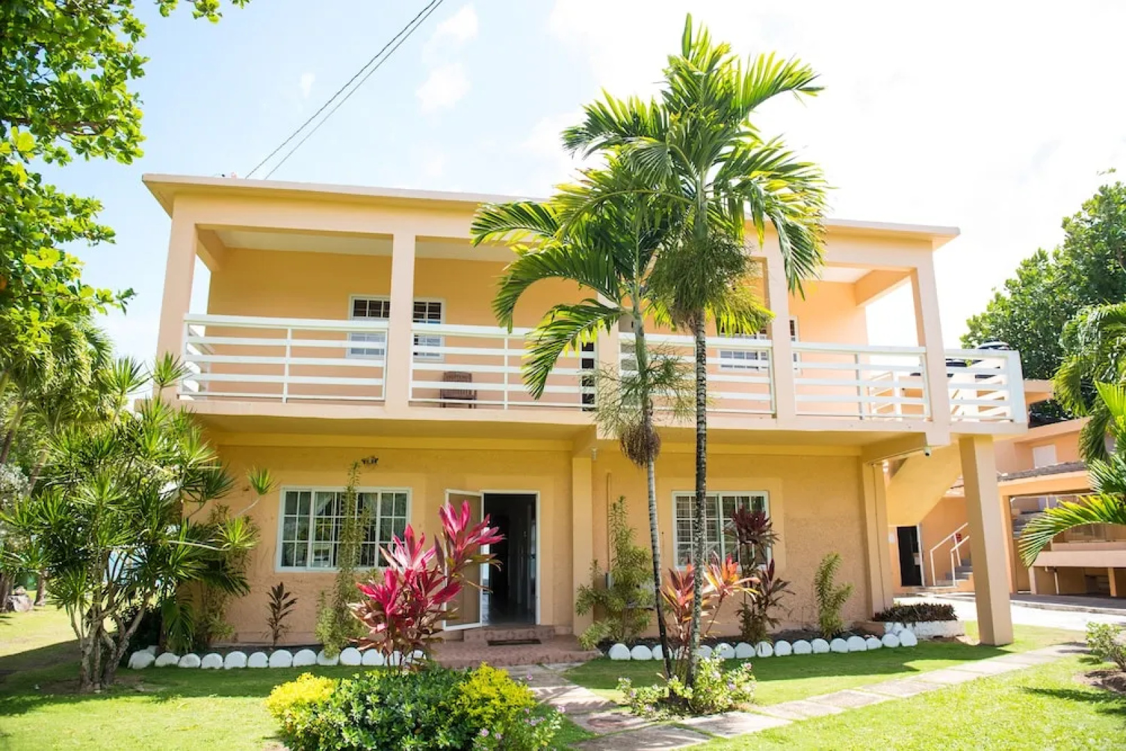 Hunny Bay Resort