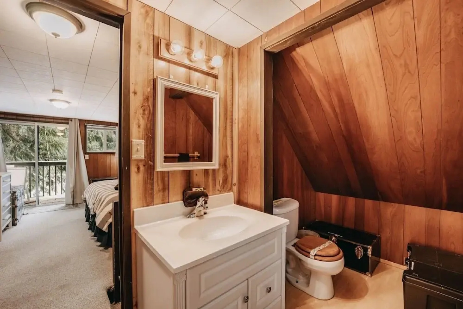 63mbr - Hot Tub - Bbq - Pets Ok - Wifi - Sleeps 6 2 Bedroom Home by RedAwning