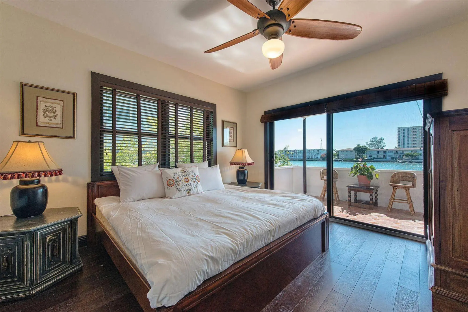 Miami Whitehouse Apartments