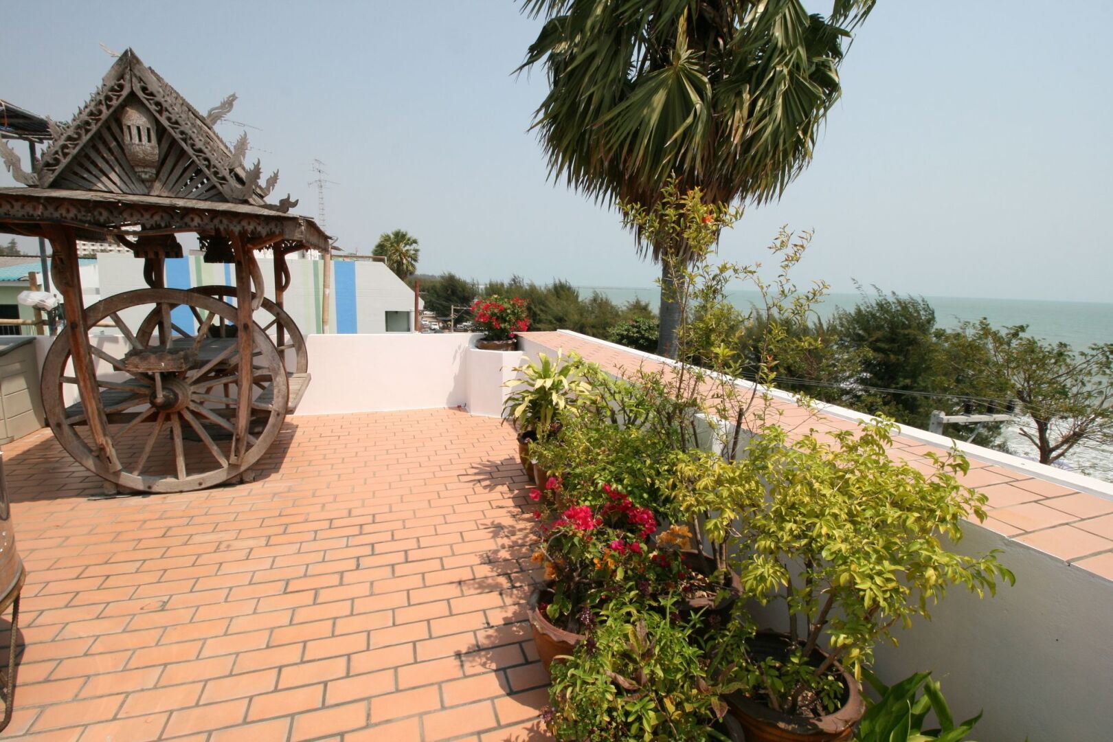 Beachfront Hotel Cha Am