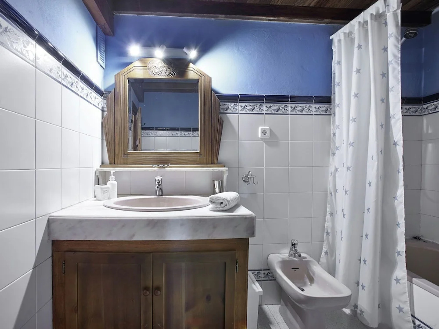 Beautiful Country House With Stunning Views of the Mountains of Asturias