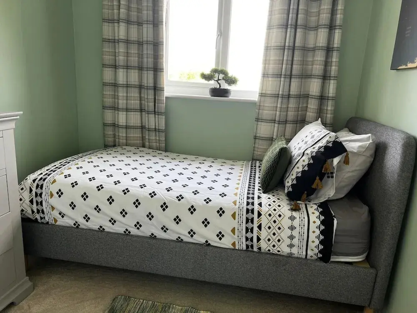 Luxury 4 bed House Sleeps 8, Enjoy in Comfort