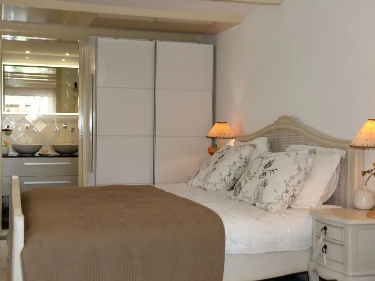 Welcoming Holiday Home in Heiloo with Sunlit Terrace