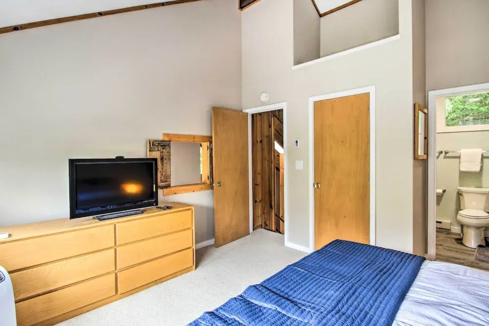 Cozy Lincoln Condo ~ 1 Mi to Loon Mountain!