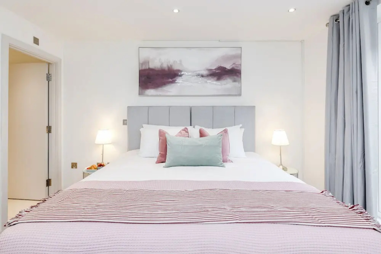 Large Windsor Apartment Free Parking Single or King Beds