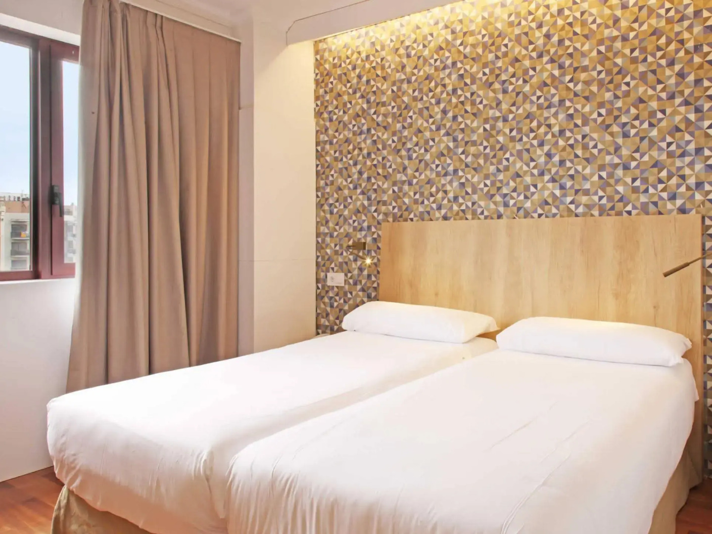 Chic & Basic Velvet Hotel