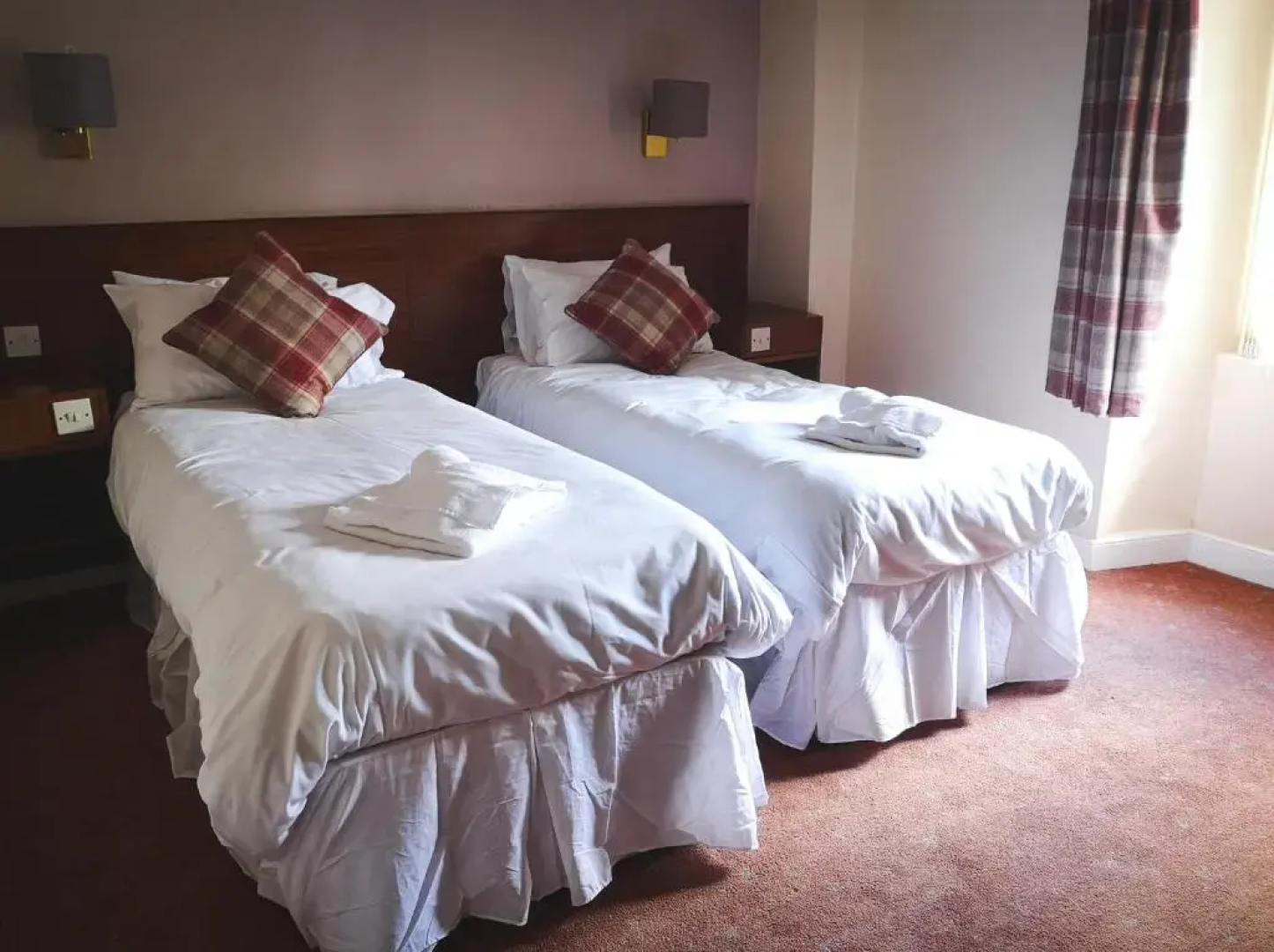 George and Abbotsford Hotel