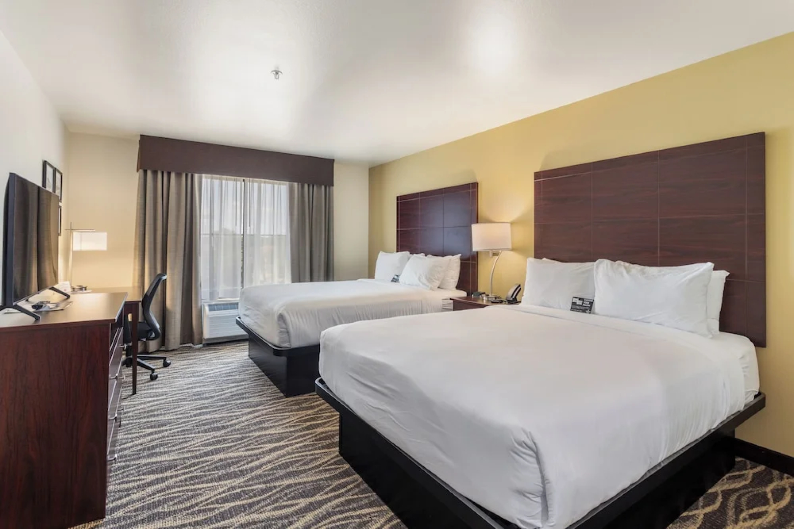 Cobblestone Hotel & Suites - Waukesha