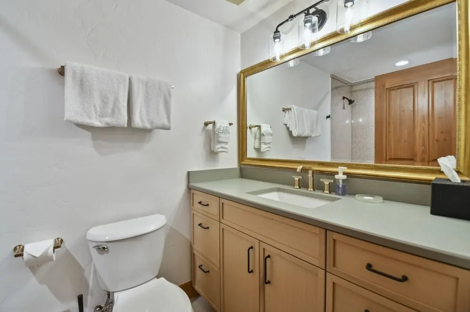 Family Getaway~pool, Tubing, Skiing, & Ice Castles Villa 1002 1 Bedroom Villa by RedAwning