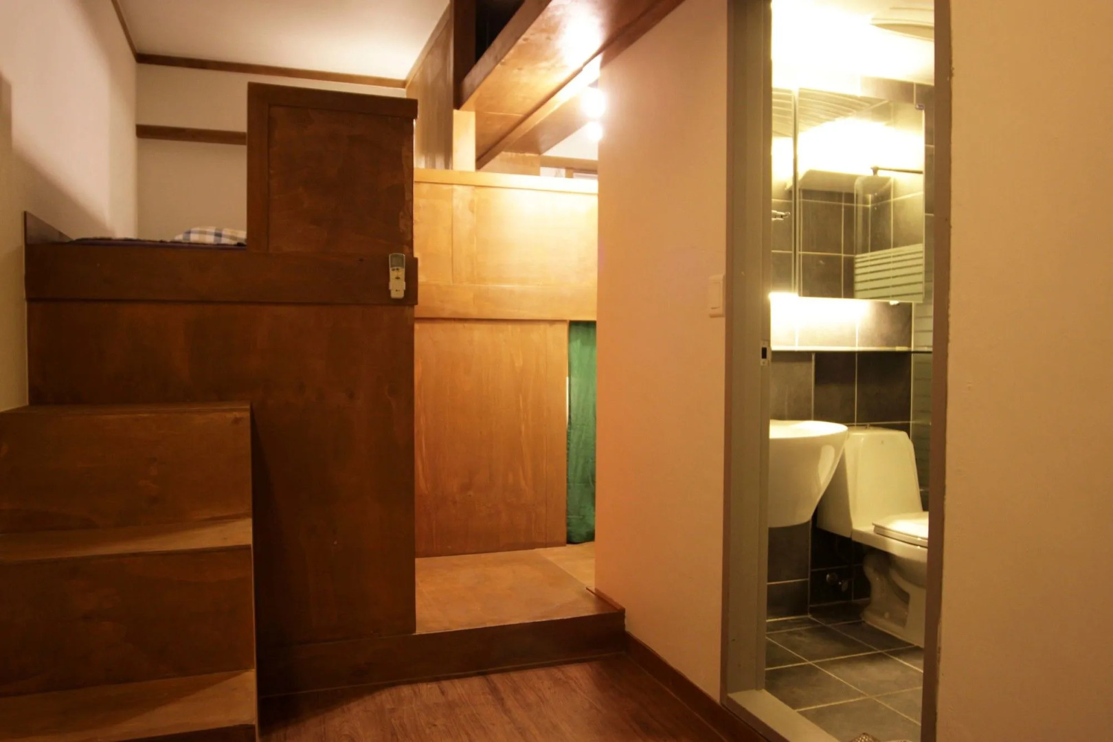 Urban Art Stay - Hostel