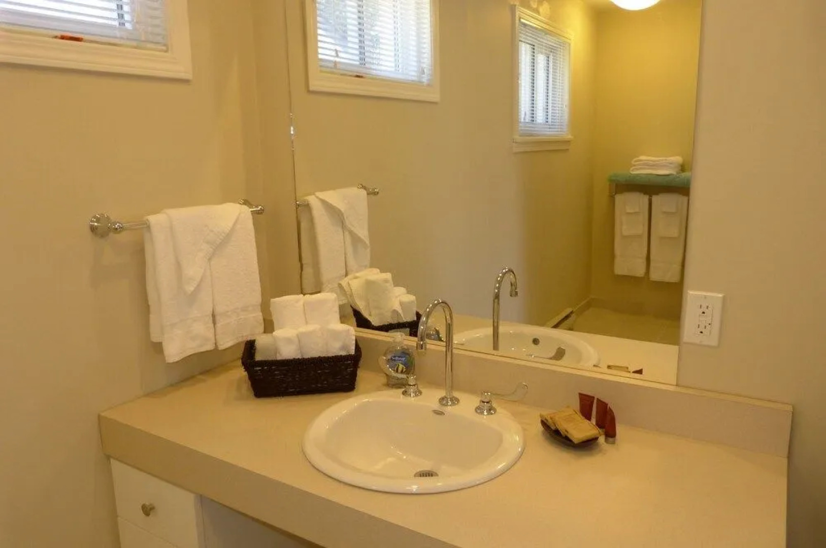 Oasis by the Bay Vacation Suites