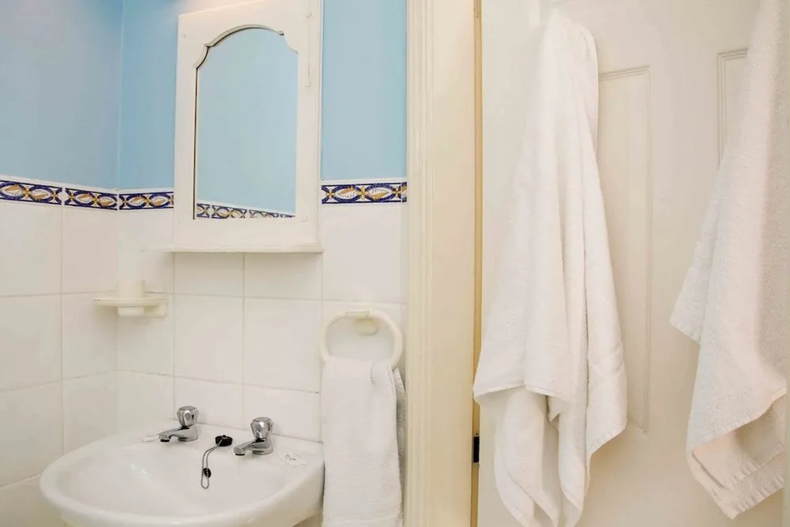 The Rose Garden Bed & Breakfast and Cafe