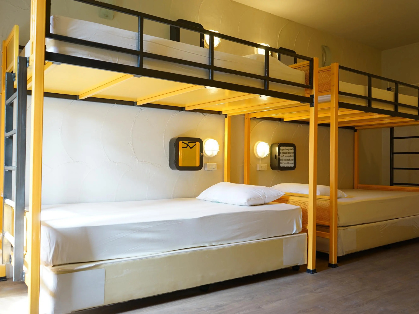 Monkey Dive Hostel Khaolak