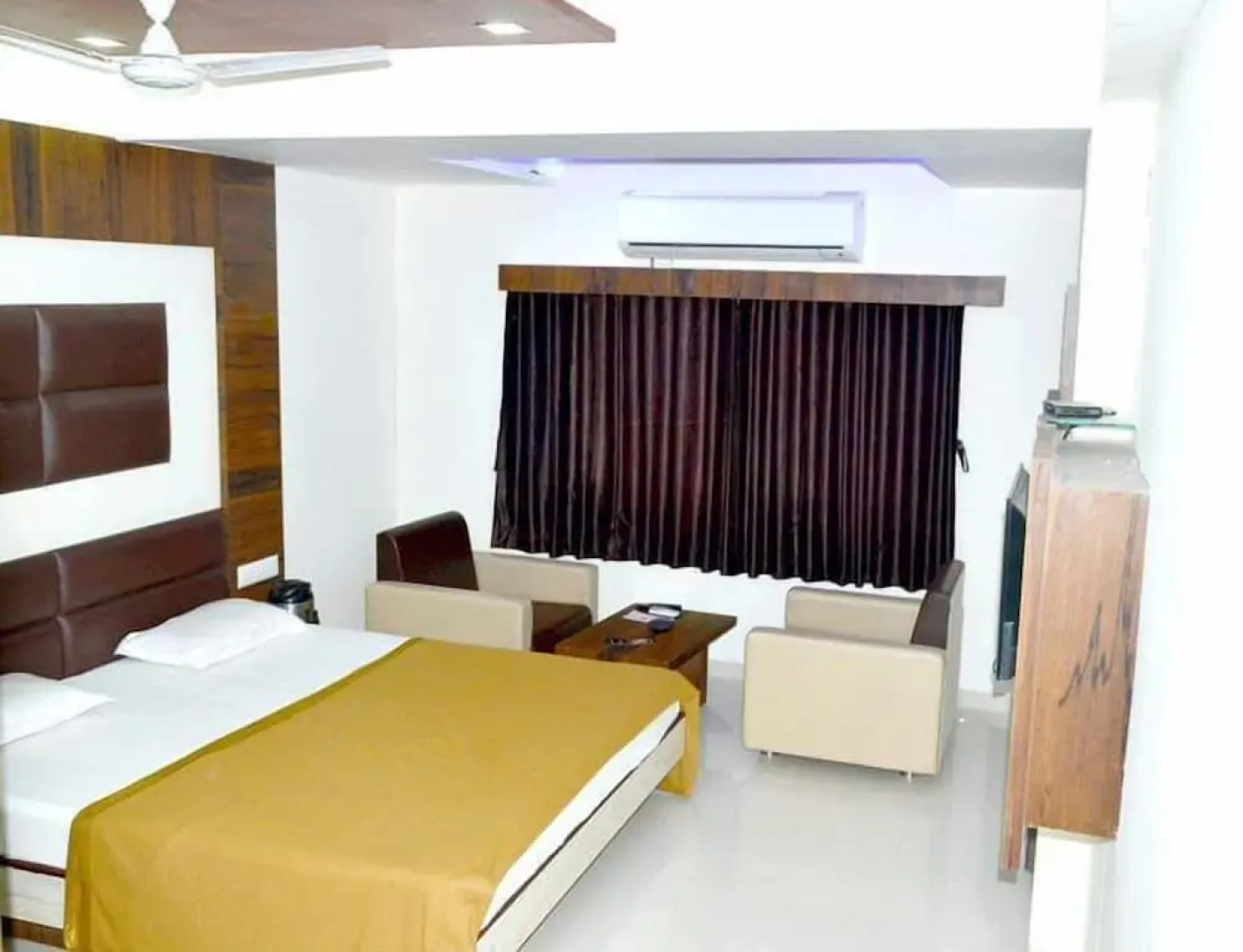 Hotel The New Holiday Inn