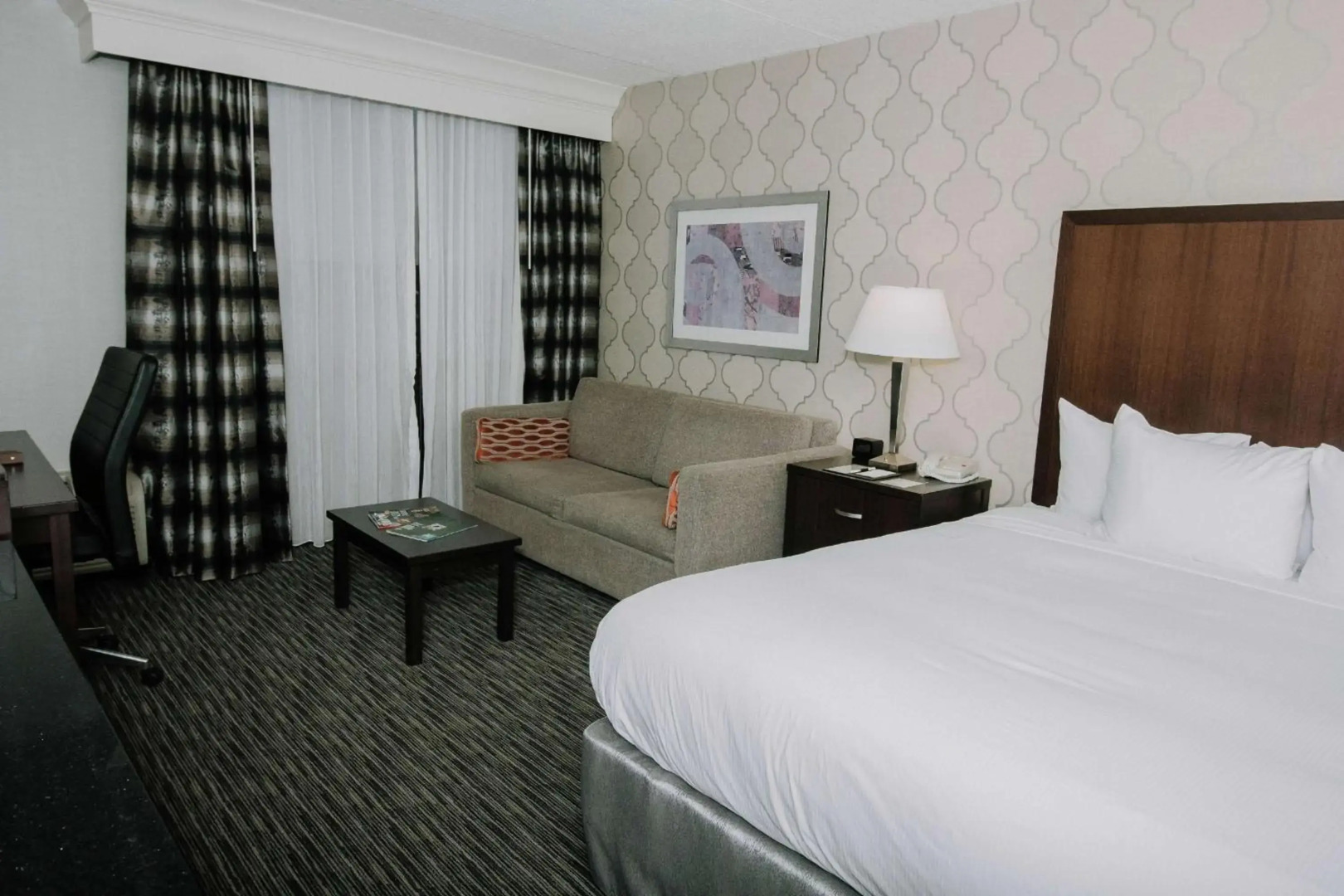 DoubleTree by Hilton Detroit - Dearborn