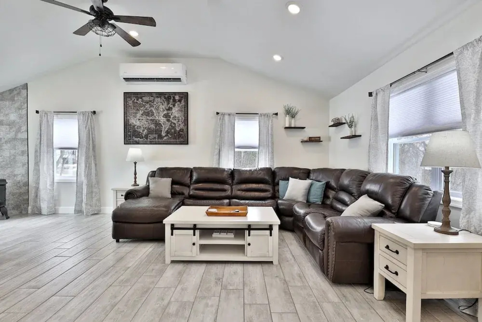 Rutland's Hidden Gem: 2 Br/1ba Renovated Home Close To Everything 2 Bedroom Home