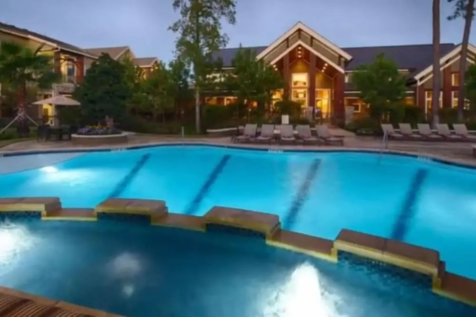 Stunning Modern Home Gated Community Pool & Gym