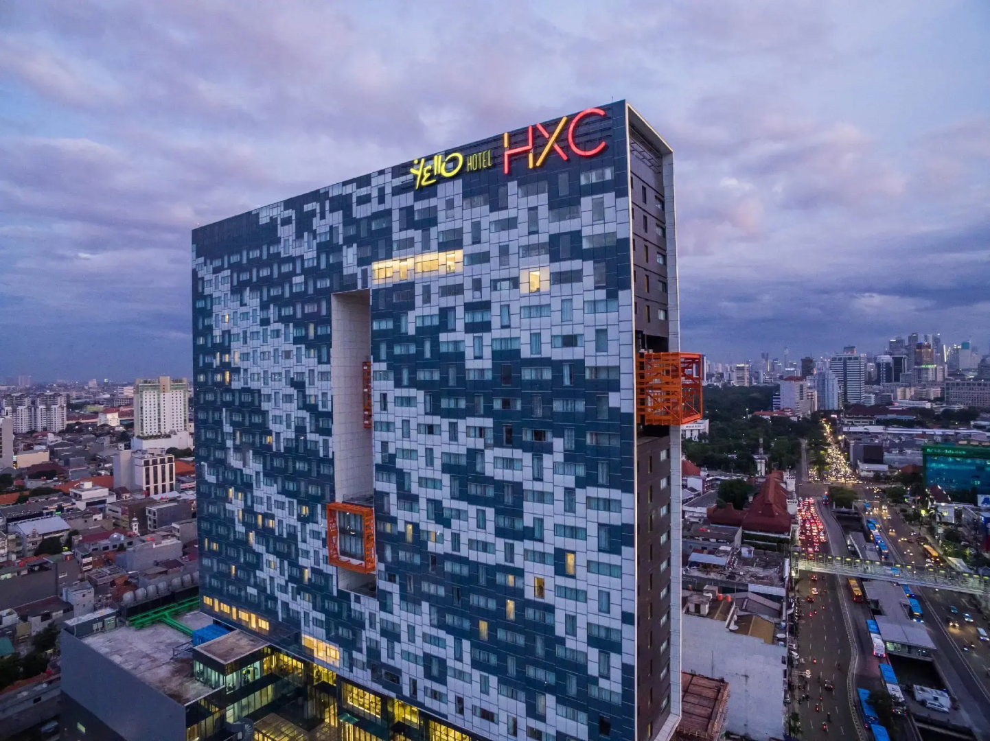 YELLO Hotel Harmoni Jakarta