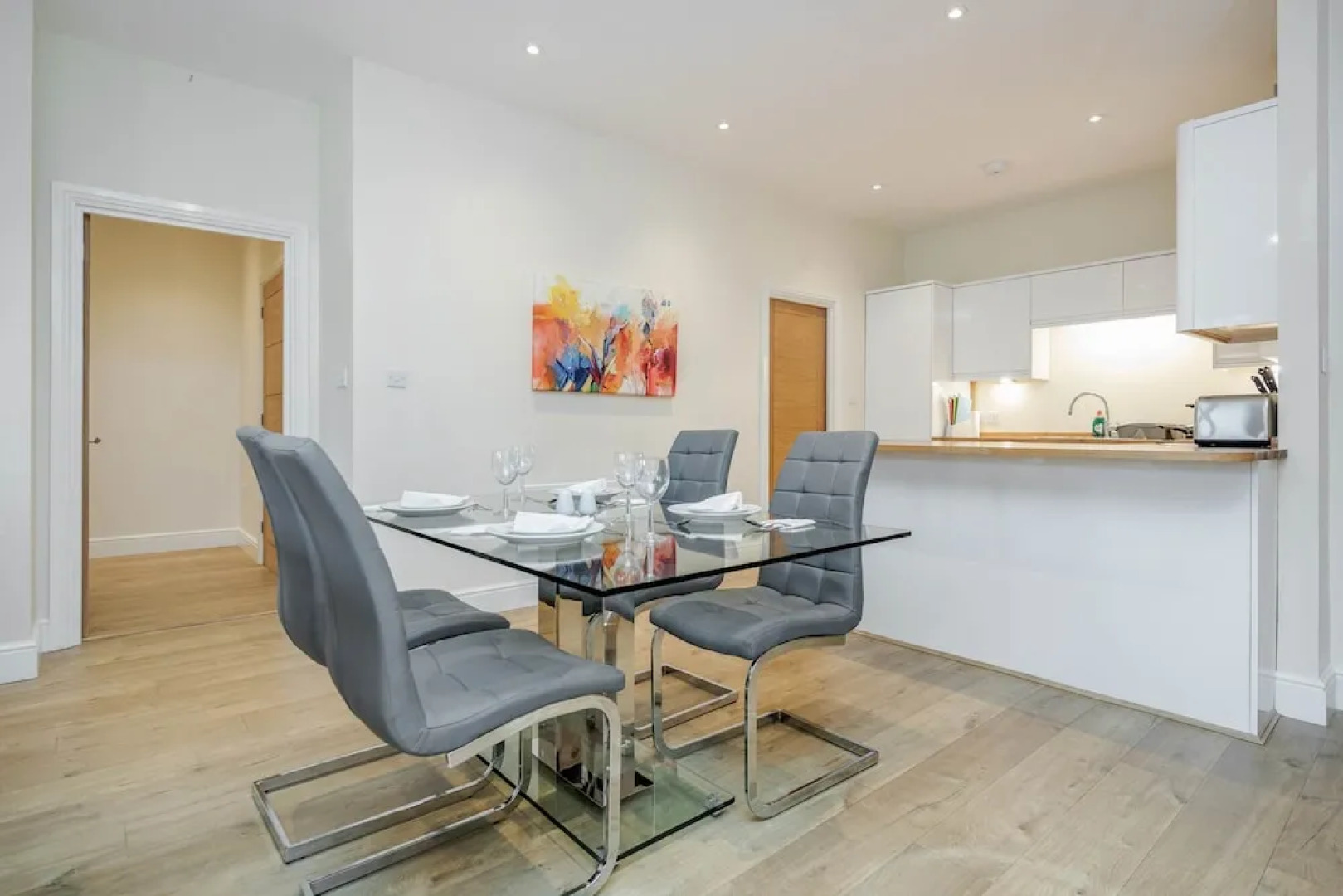 Luxury 2 Bedroom Apartments with Parking