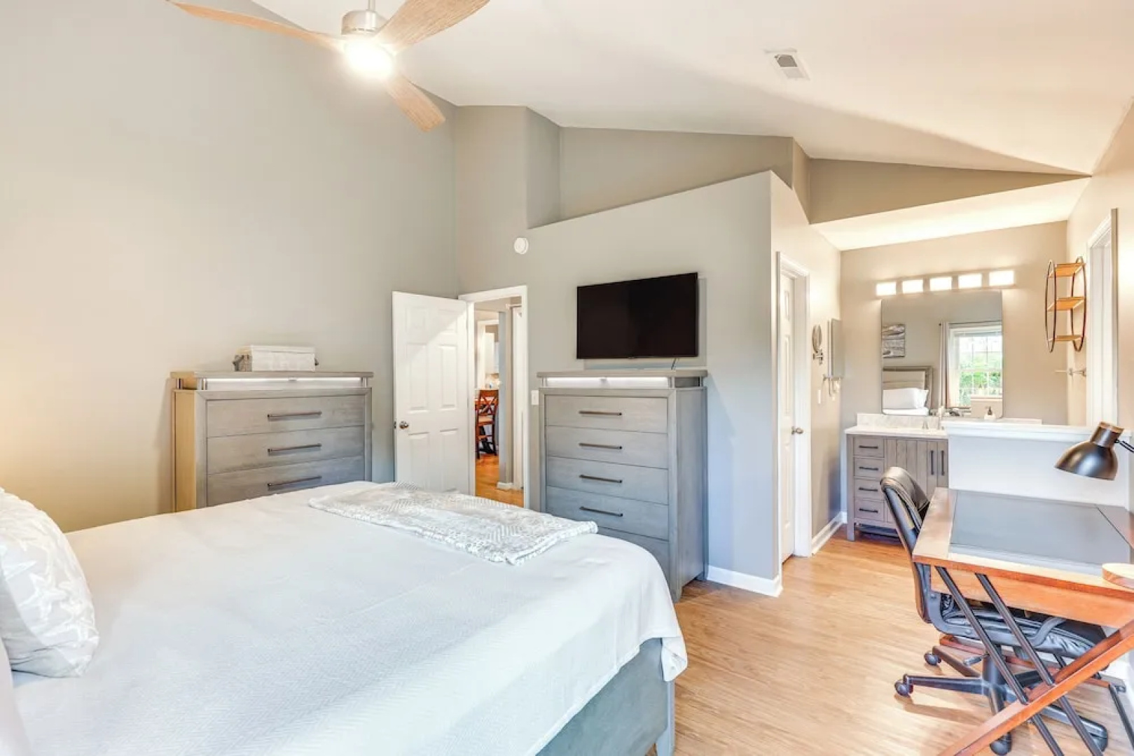 Wilmington Family Home: 6 Mi to Wrightsville Beach