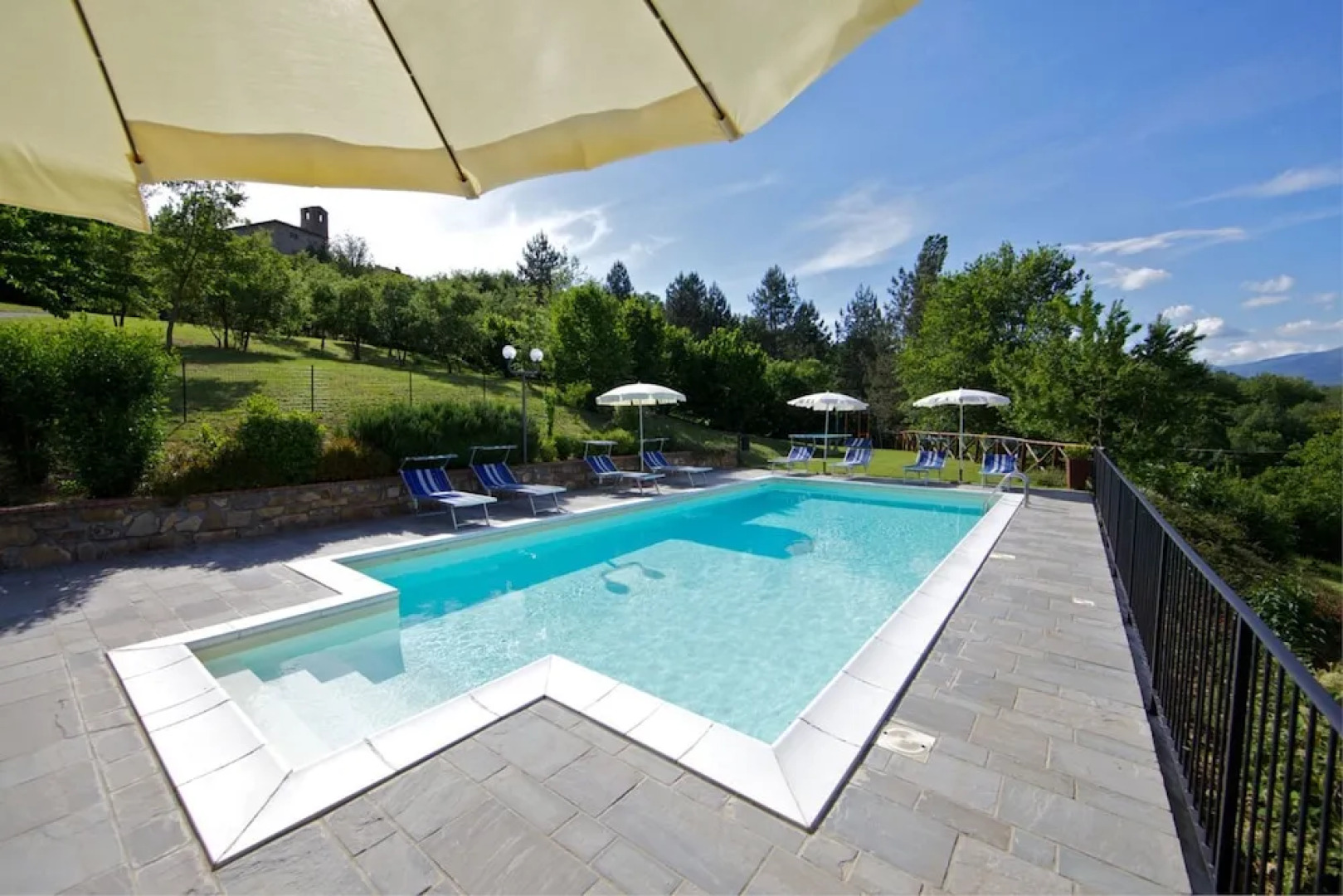 Wonderful private villa for 10 people with private pool, WIFI, TV, terrace, pets allowed and par...