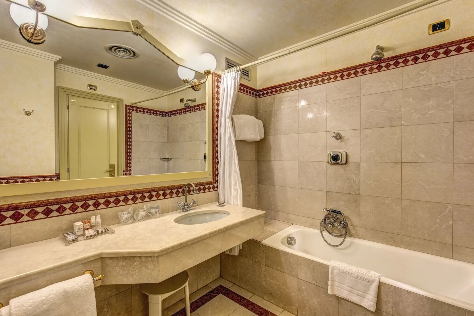 Auriga Hotel