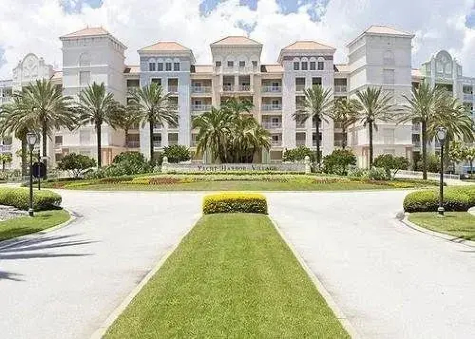 Yacht Harbor 470 4th floor 3 bedrooms condo by RedAwning