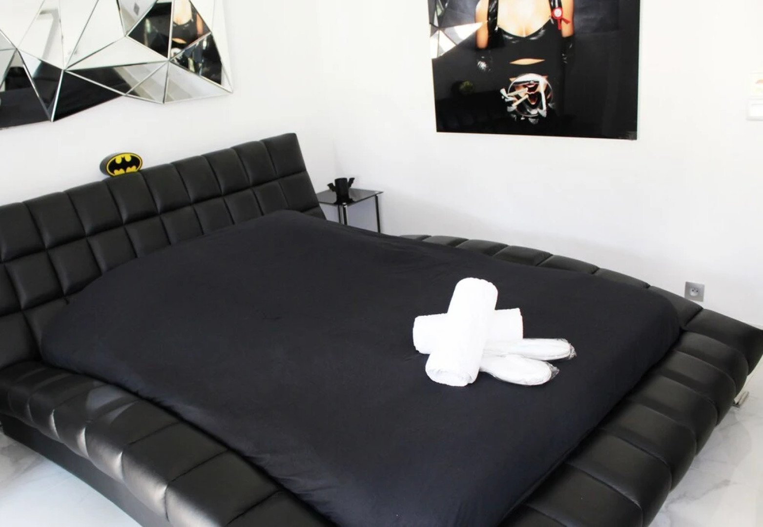 SHANGTASIA Luxury Art Room