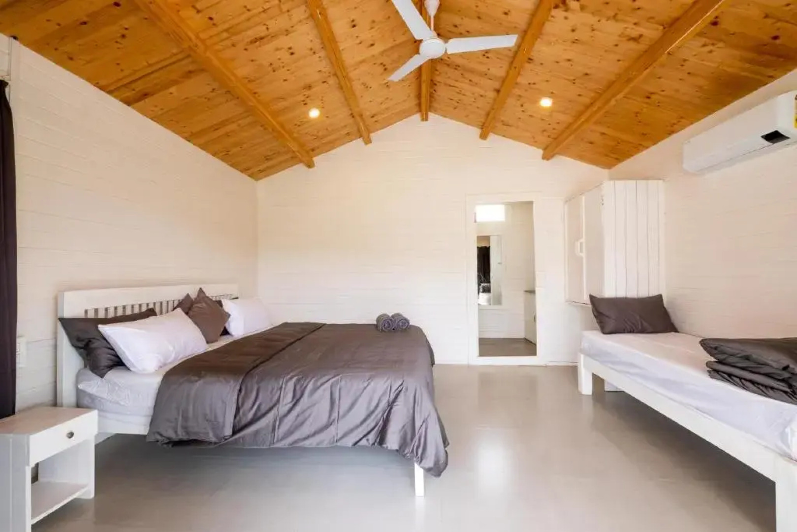 Out house, 1br, Stay, Dine and Fitness by Roamhome