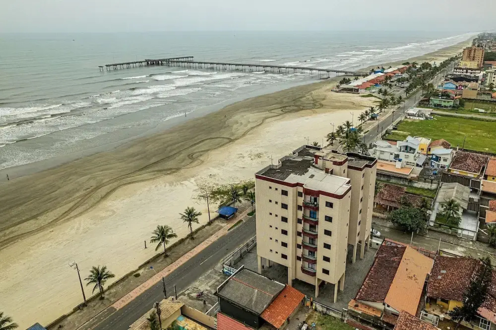 Apto em Mongaguá Prédio frente mar