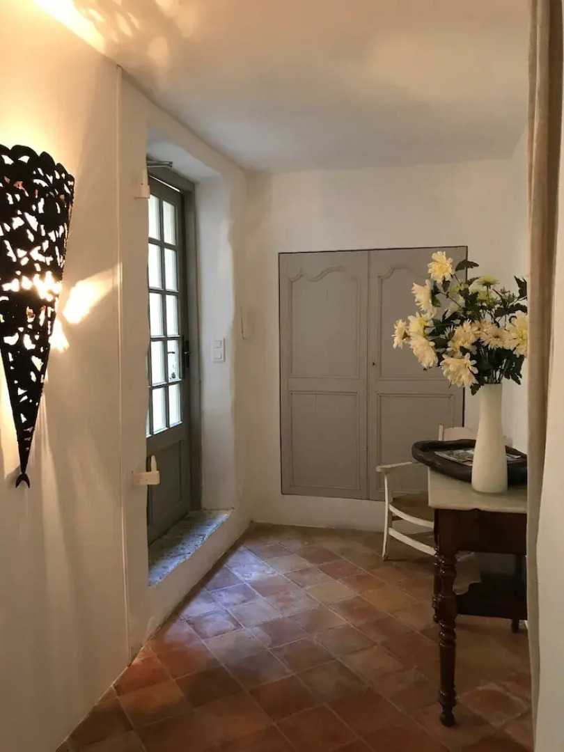 House La France -Ramparts & Riverside Apartment