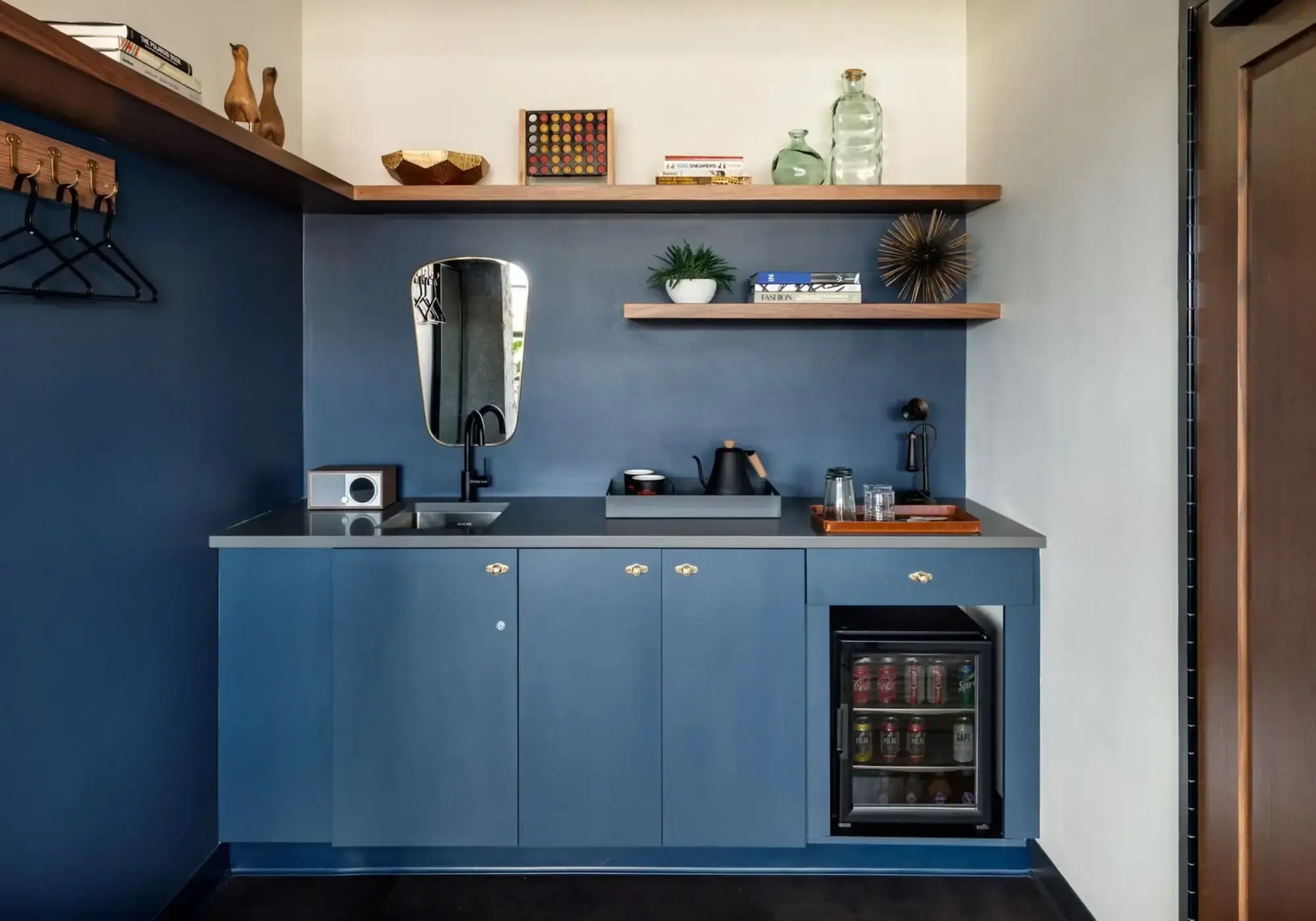 Отель The Revolution