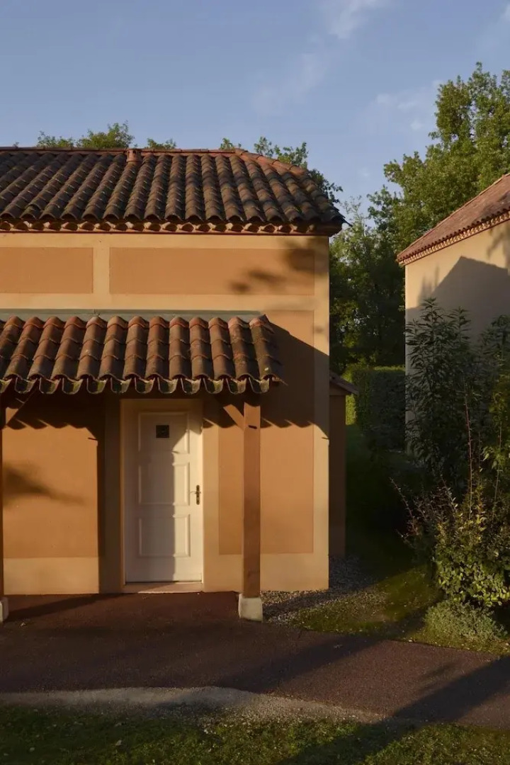 House With one Bedroom in Monflanquin, With Wonderful Lake View, Pool